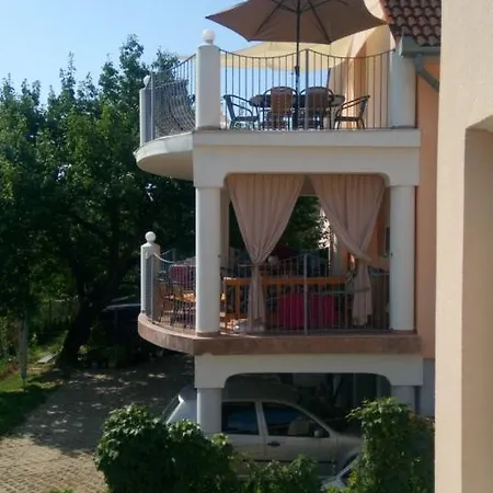 Gyoengyoes Apartman, Kenyelem 5 Percre A Termaltol Apartment *